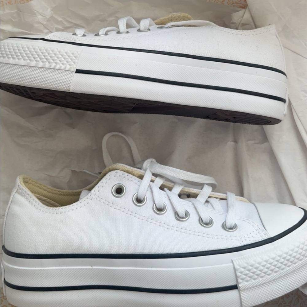Converse Womens Converse Chuck Taylor All Star Lift Low-Top Sneaker - White - Picture 3 of 4